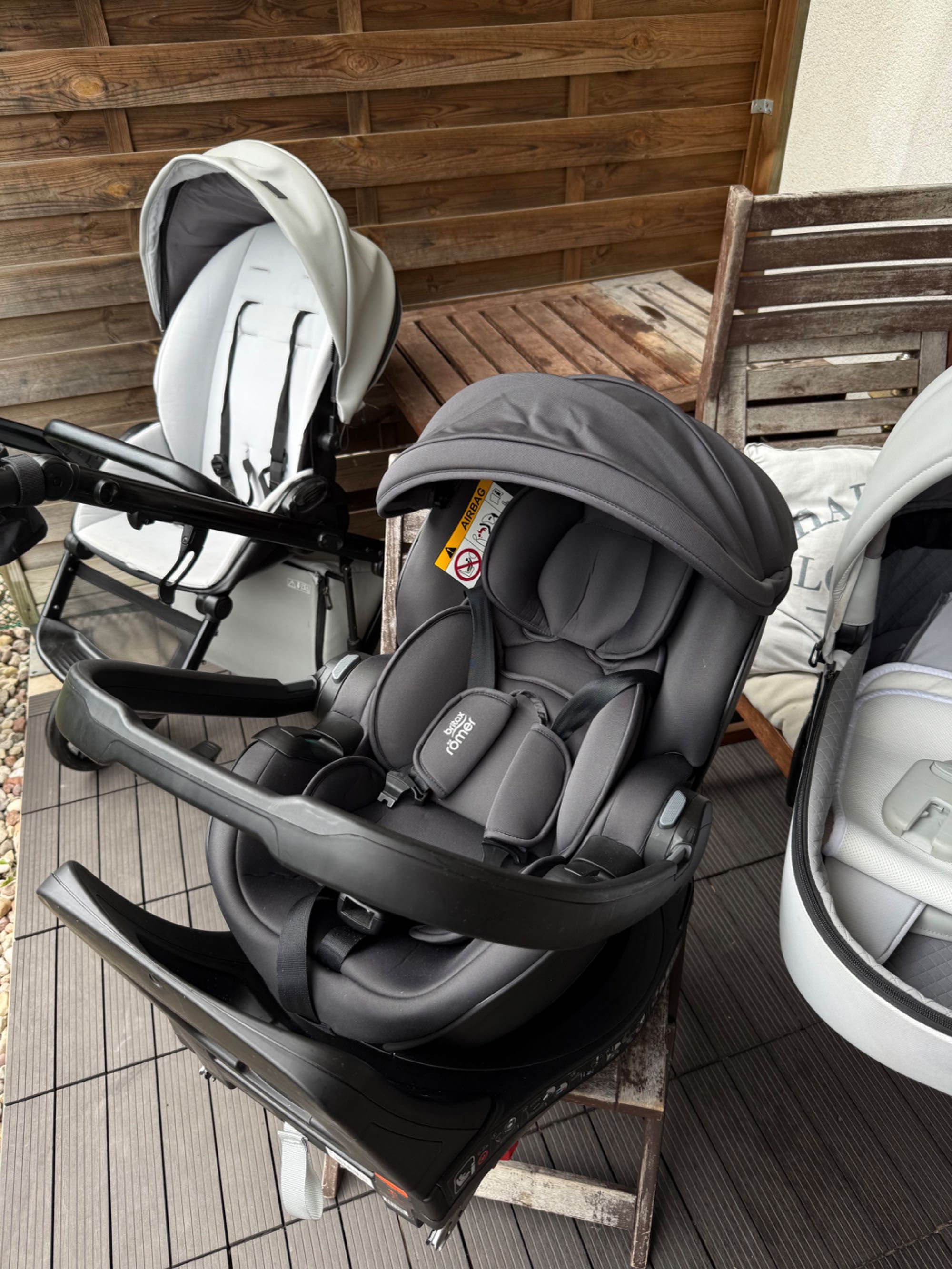 fotelik Britax-Romer Baby-Safe Pro razem z obrotowa baza Vario Base 5Z