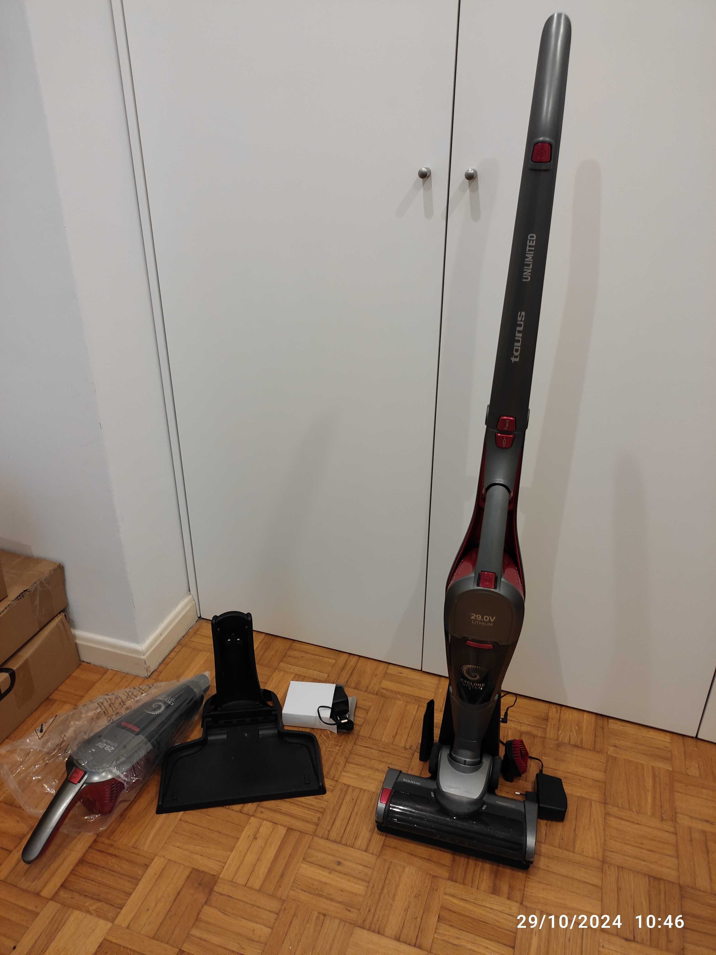 Vendo aspirador vertical Taurus cyclone system com pouco uso