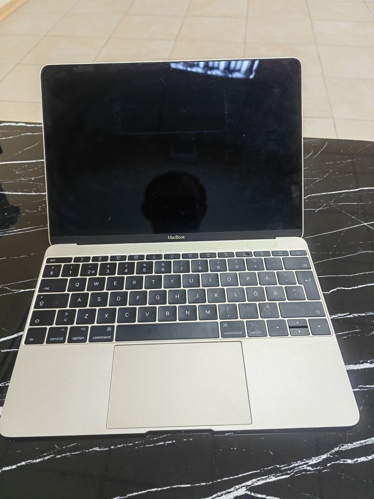 MacBook air A1534