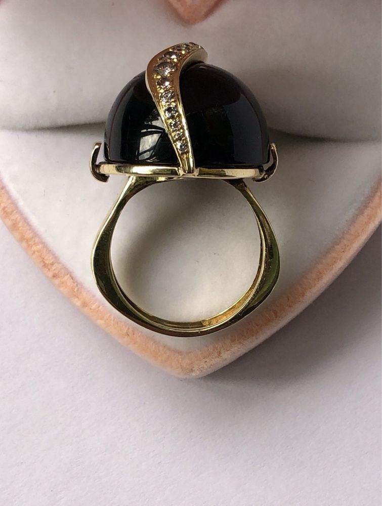 Золотой перстень 750 с ониксом, и 22 бриллианта,кольцо р18 вес 14,94