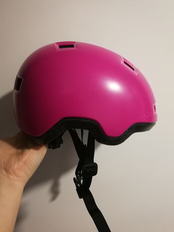 Capacete cor de rosa para bicicleta ou patins