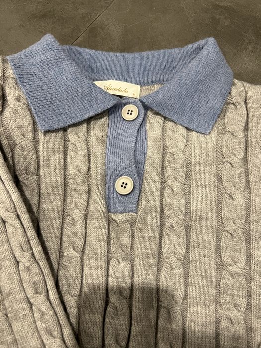 Стильне поло в сірому кольорі