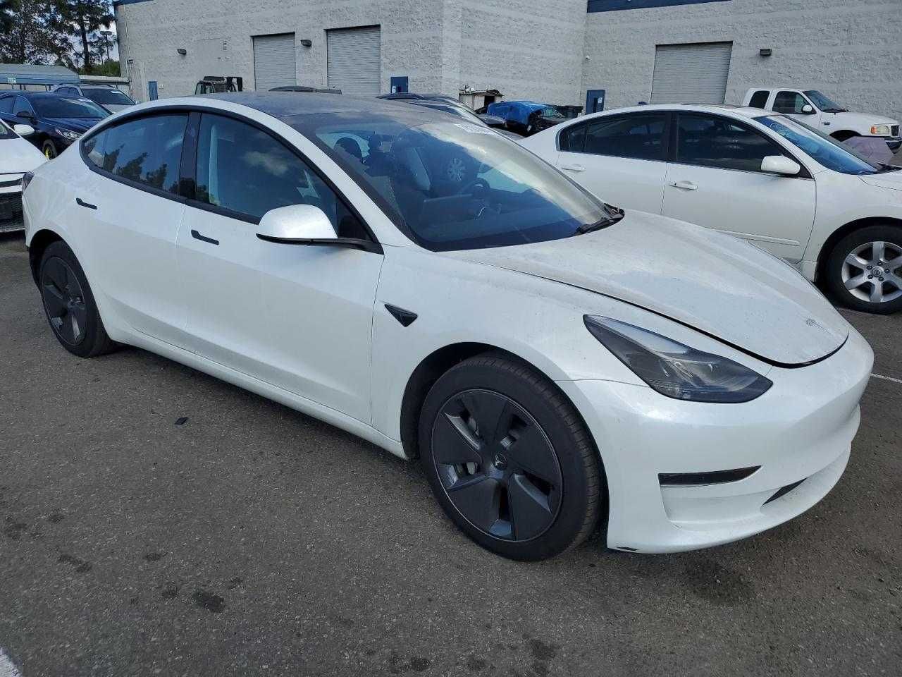 Tesla Model 3 2023 -