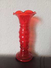 Rubinowy wazon z falbanką PRL