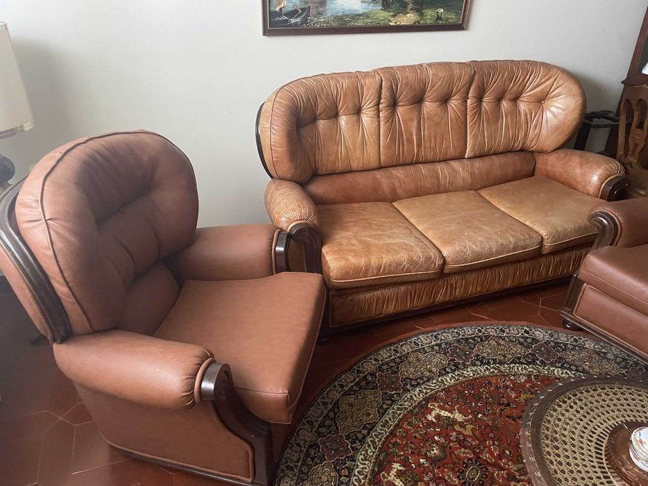 Sofas em couro antigo