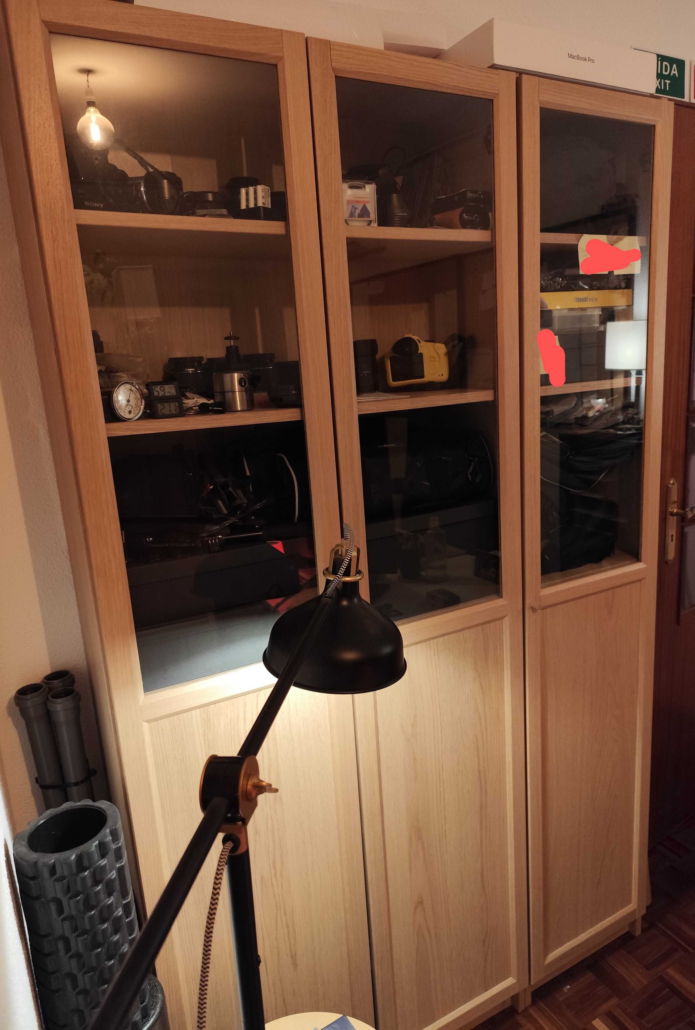 Estante Vitrine IKEA BILLY OXBERG - como nova sem sinais de uso
