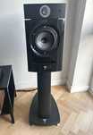 Focal Diablo Utopia, para kolumn ze standami