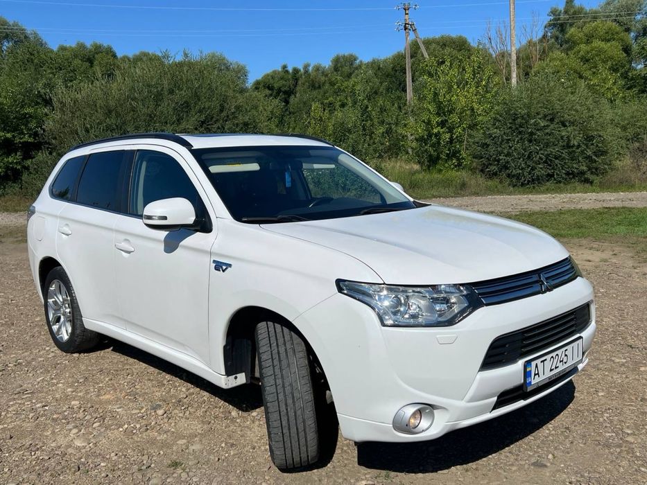 Продам  Mitsubishi Outlander PHEV