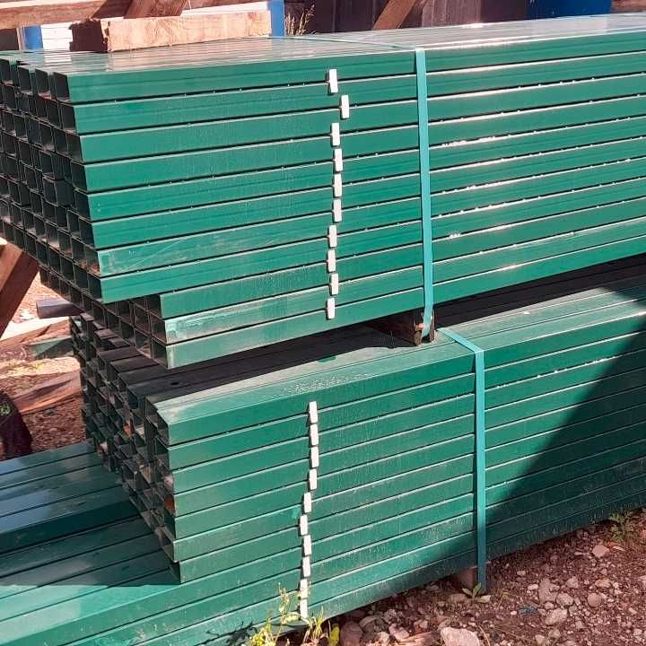 ZIELONE słupki ogrodzeniowe, do paneli lub siatki 60x40x1,5mm - 220cm