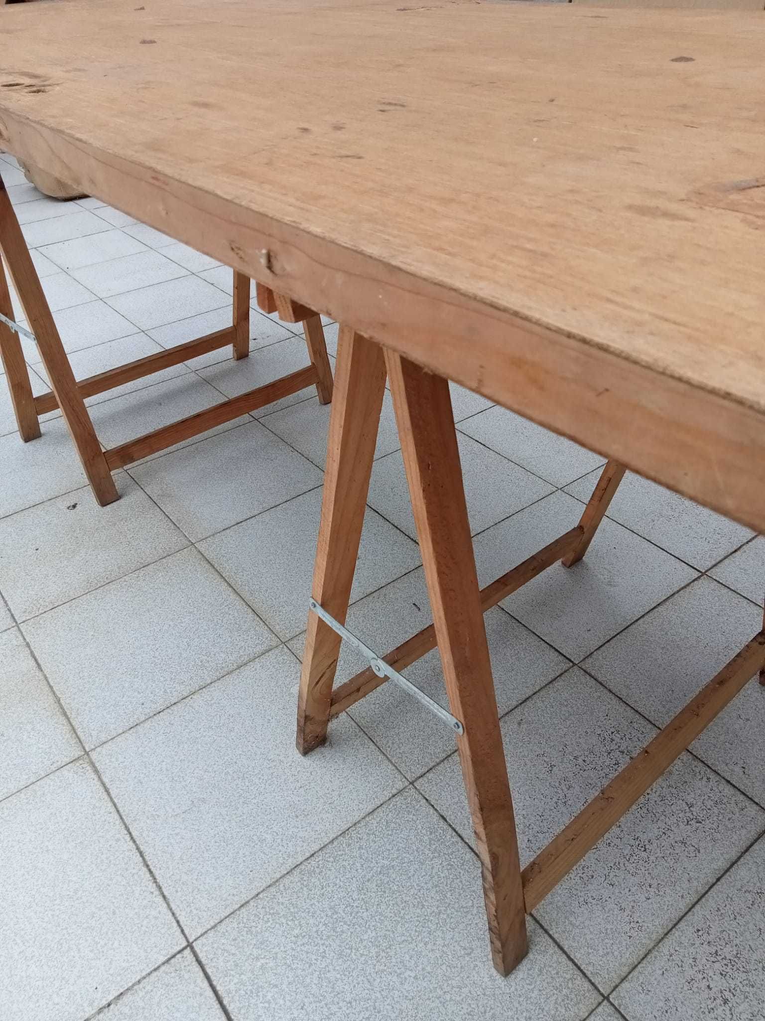 par de cavaletes e tampo mesa trabalho