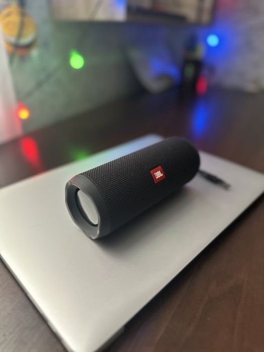 Продам jbl flip 4 black гарний стан