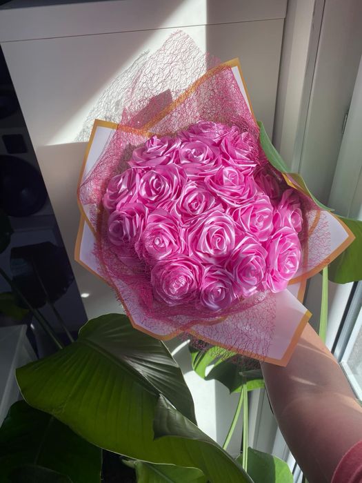 Bukiety roz ze wstazki satynowej prezent hit roze