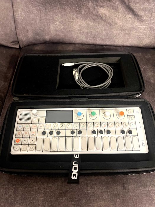 Teenage Engineering OP-1 synth zestaw