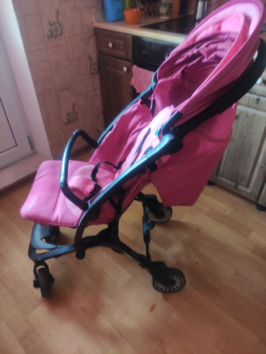 Дитяча прогулочна каляска mioobaby Glider