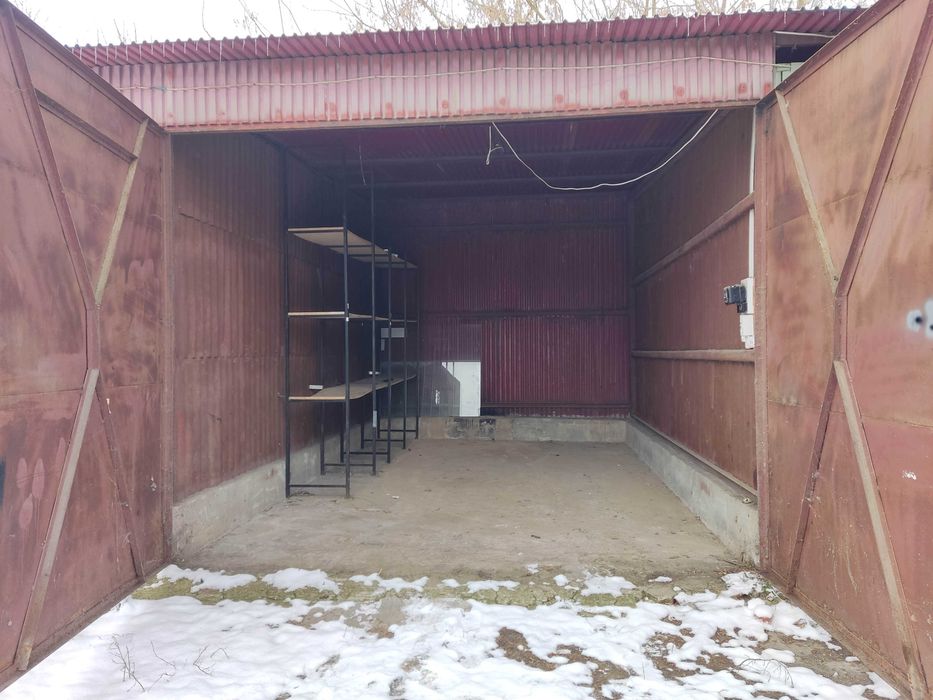 Duży garaż w Zemborzycach