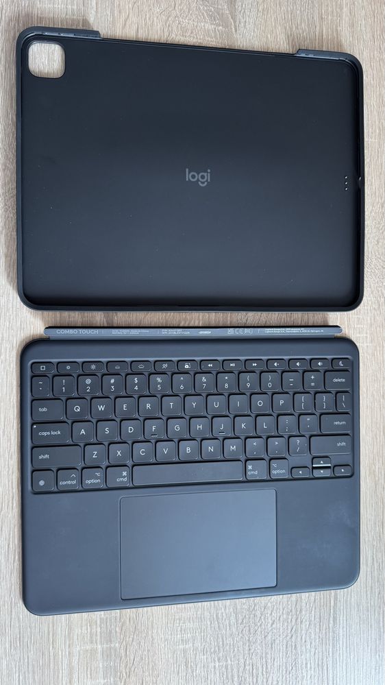 Etui i klawiatura Logitech Combo Touch iPad 13 Pro (M4)