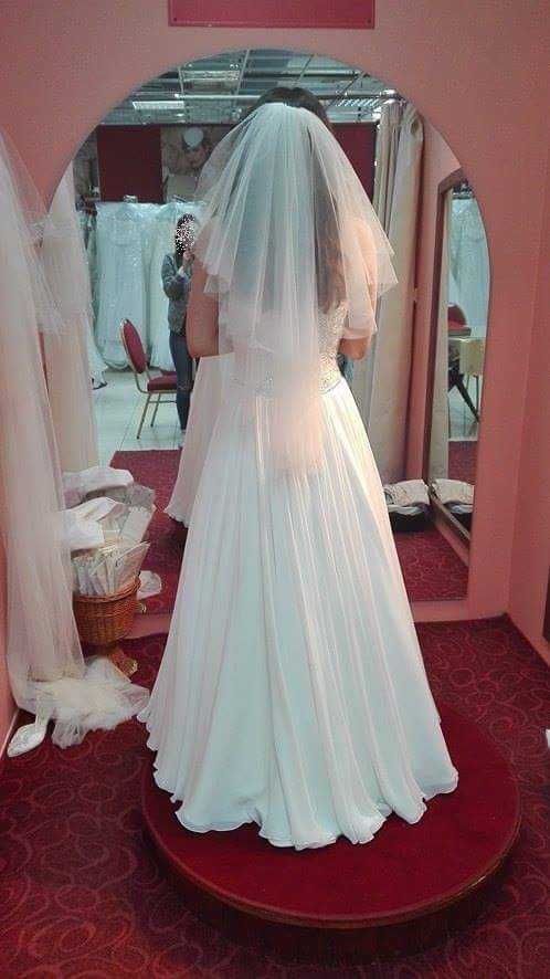 Piękna suknia ślubna typu księżniczka
