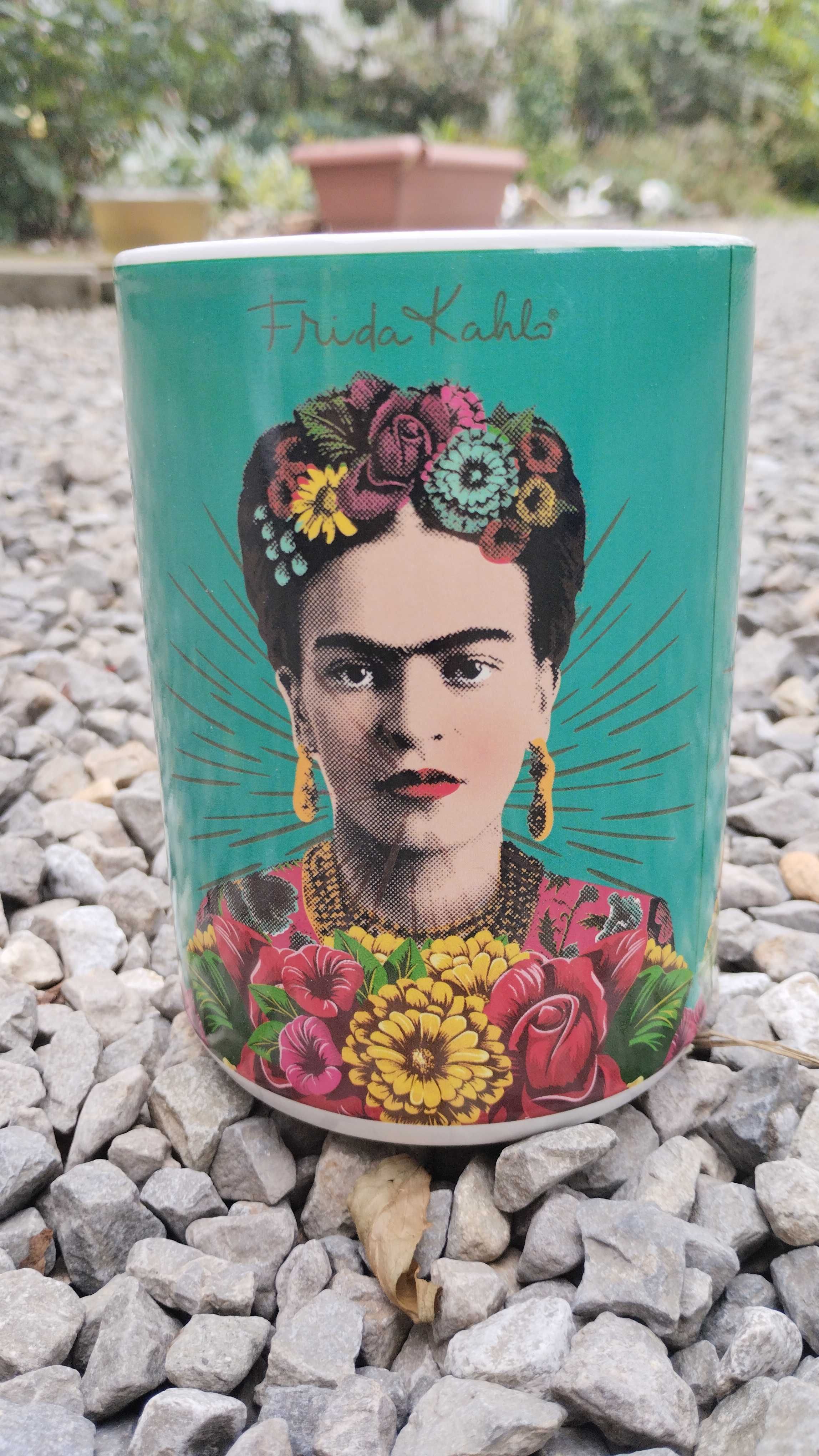 Pojemnik z wizerunkiem Fridy Kahlo, artystyczny kubek Frida Kahlo