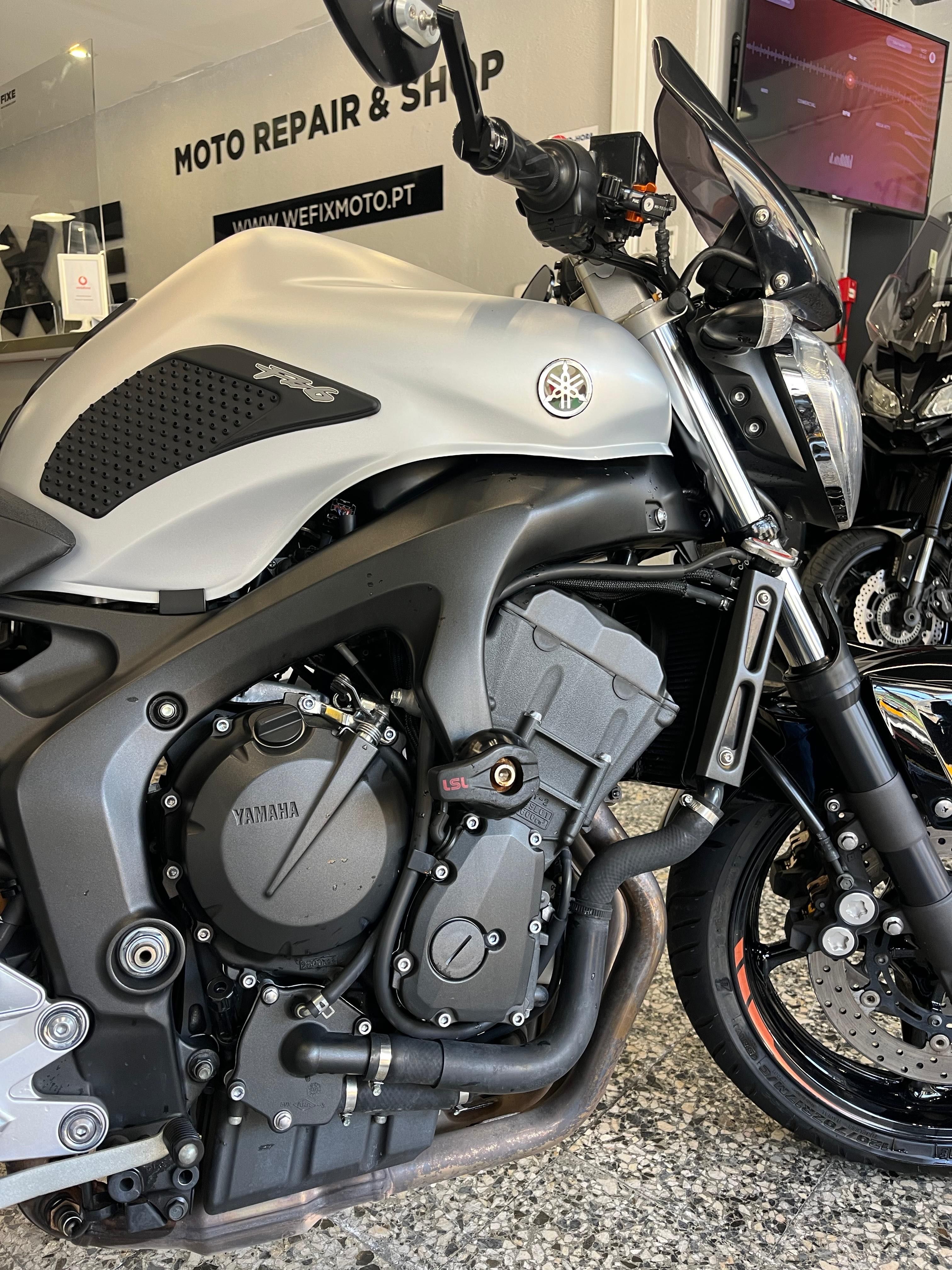 Yamaha FZ6N de 2009 com 37897 Kms, excelente estado, Varios Extras