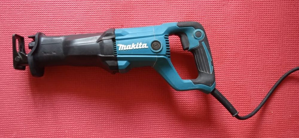 Сабельна пила Makita JR 3051 T (1200 W)