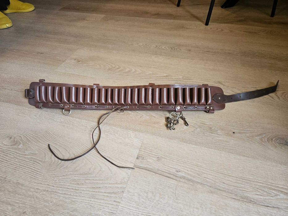 Cartucheira em Couro 12