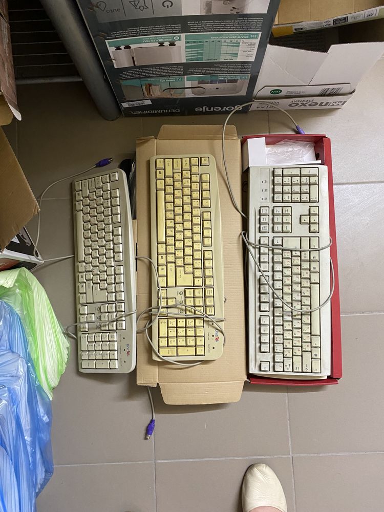 Продам клавіатури, миші, роутери.