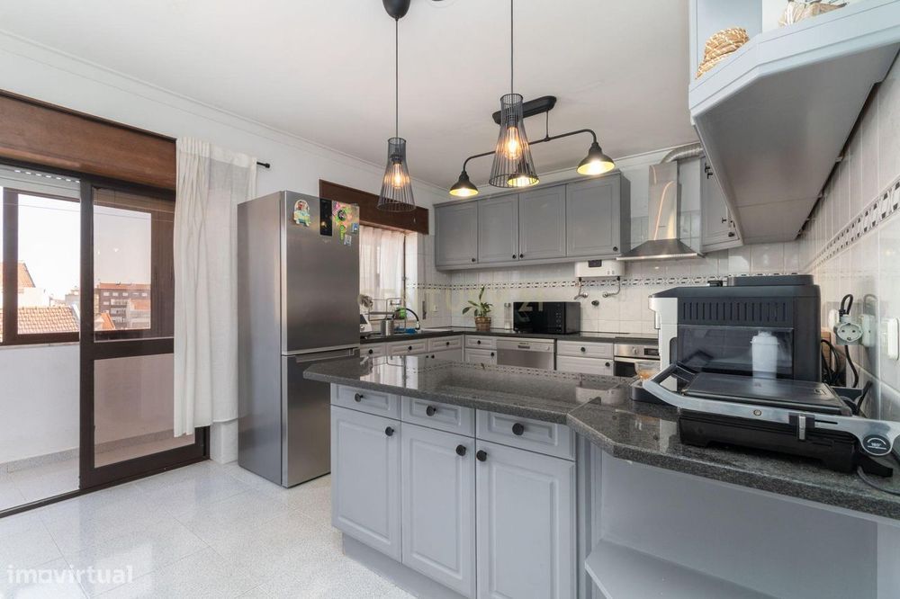 Apartamento T2+1 com Suite e Espaço Extraordinário – Baixa da Banheira