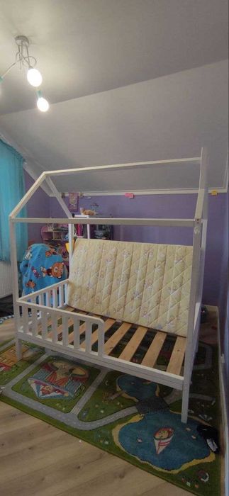 Дитяче ліжечко будиночок