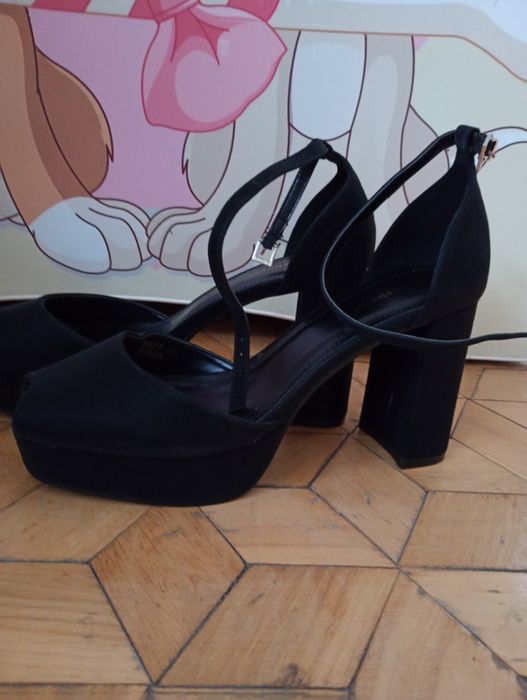 Nowe Buty na obcasie 41