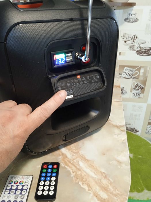 Портативна колонка JBL