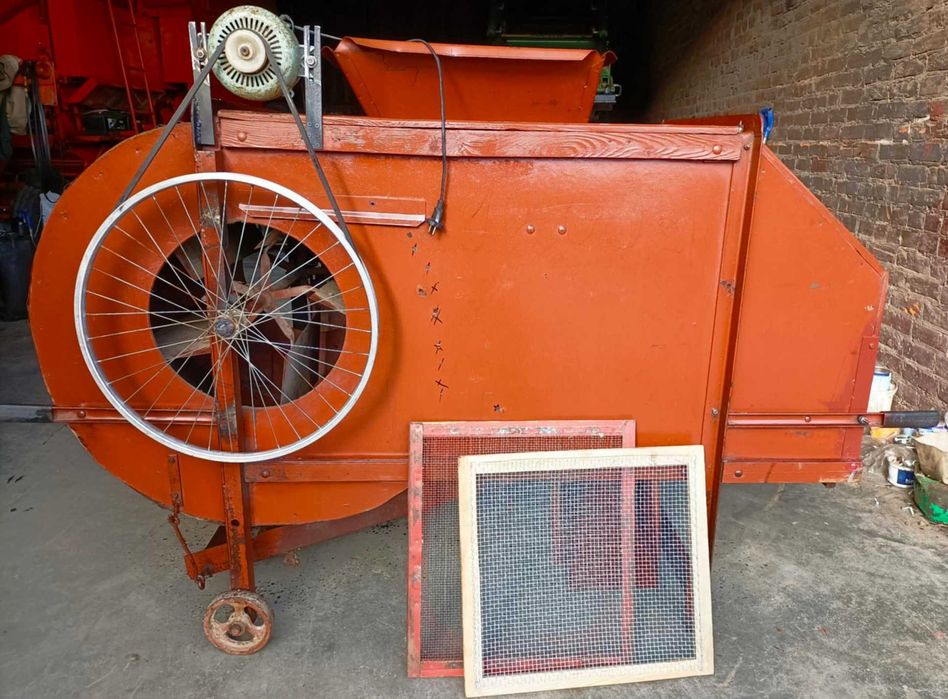 Wialnia fabryczna do zboża M305/2 metalowa z silnikiem młynek