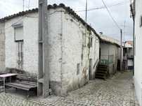 Moradia antiga para reconstrução