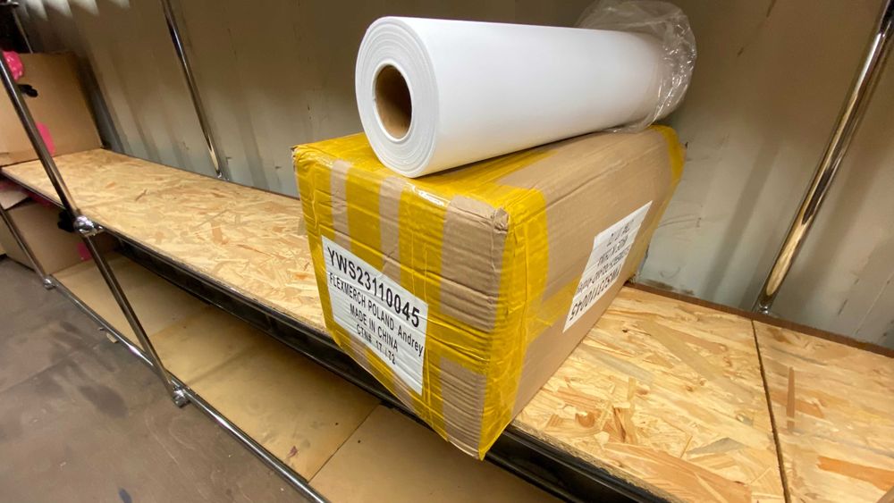 Poly cotton. Canvas 220 g/m2 .Kolor biały i czarny.