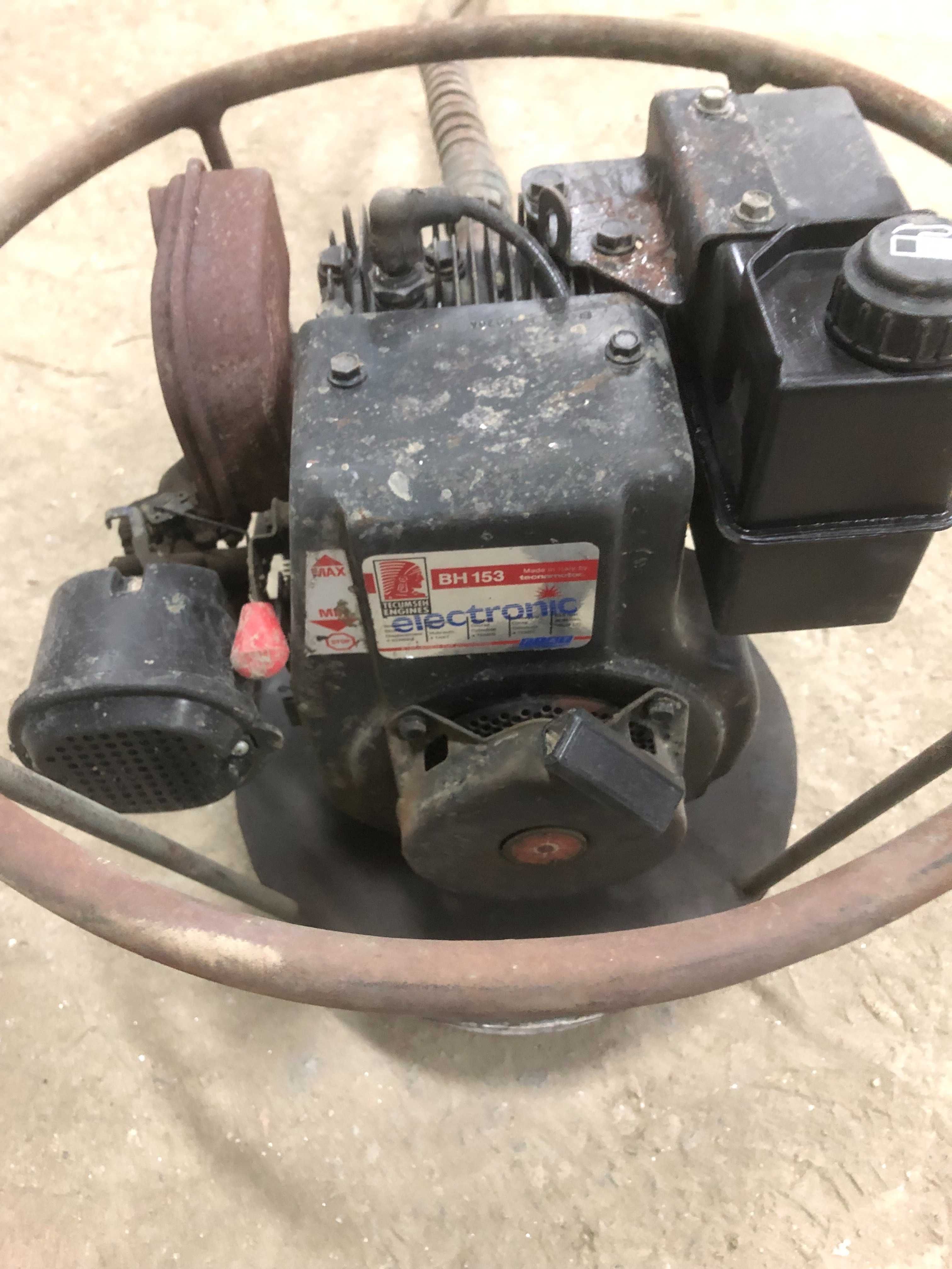 Vibrador a gasolina