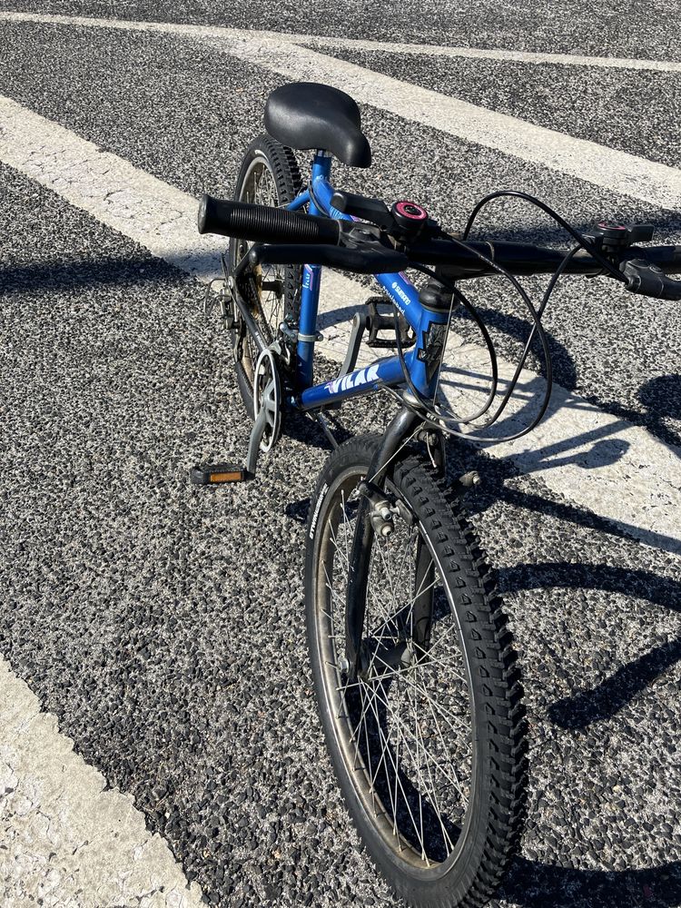 Bicicleta de roda 24 com 18 mudanças Shimano.