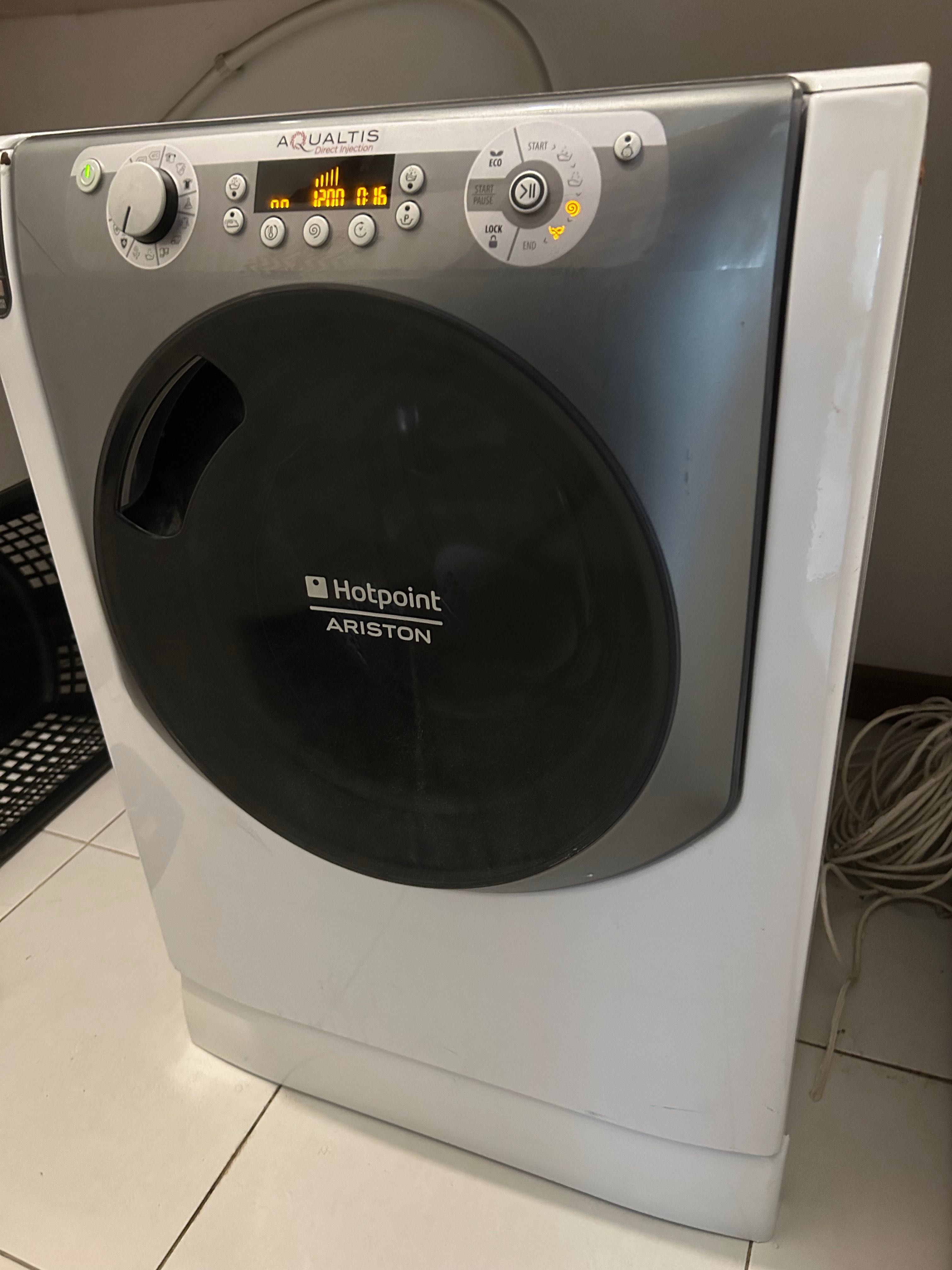 Lavadora da marca Hotpoint, linha Aqualti