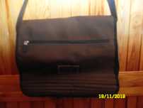 torba na laptop lub dokumenty