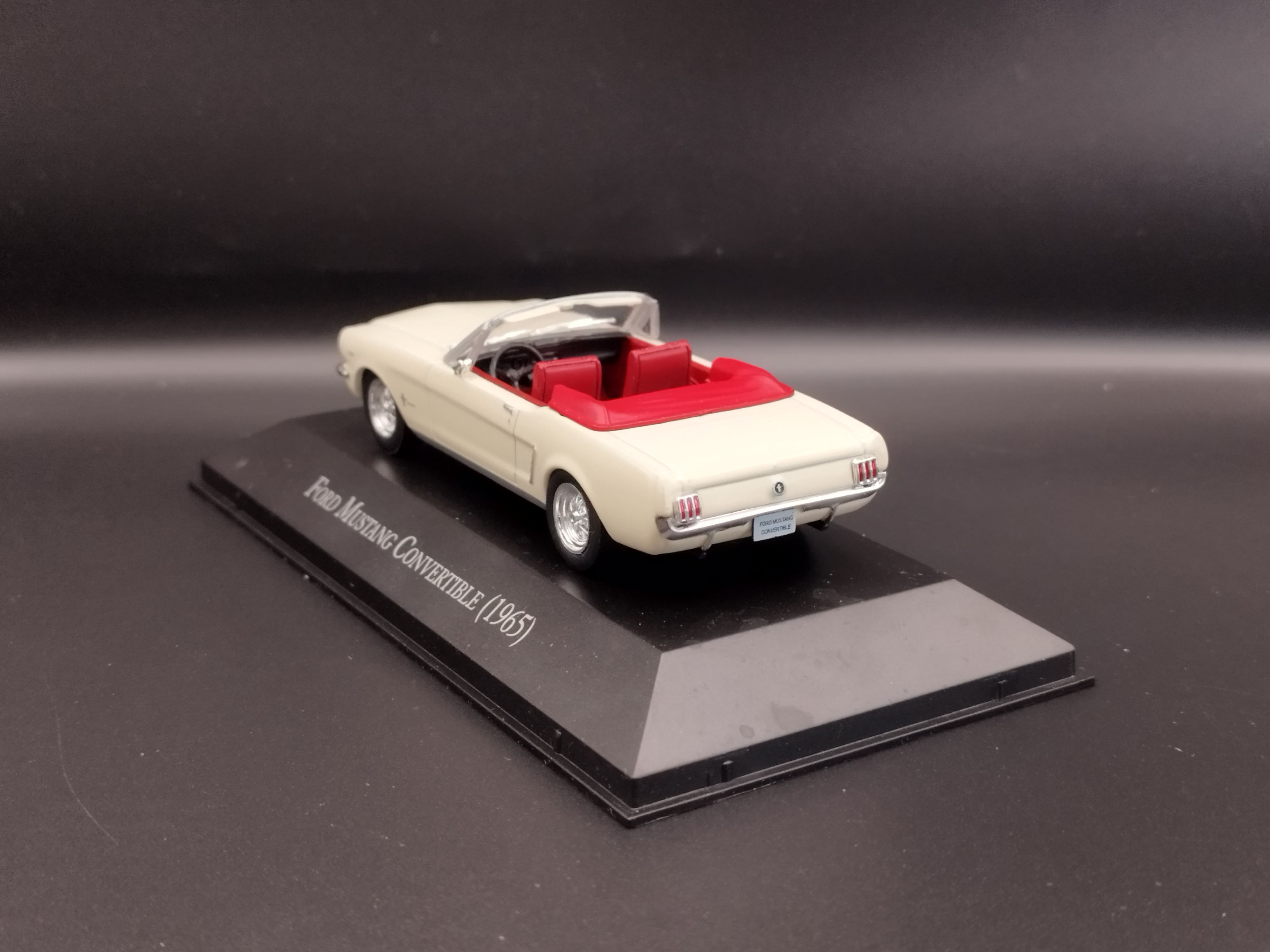 1:43 Altaya1965 Ford Mustang Cabrio model używany