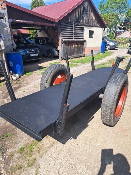 Wóz i przyczepka ciągnikowa do lasu