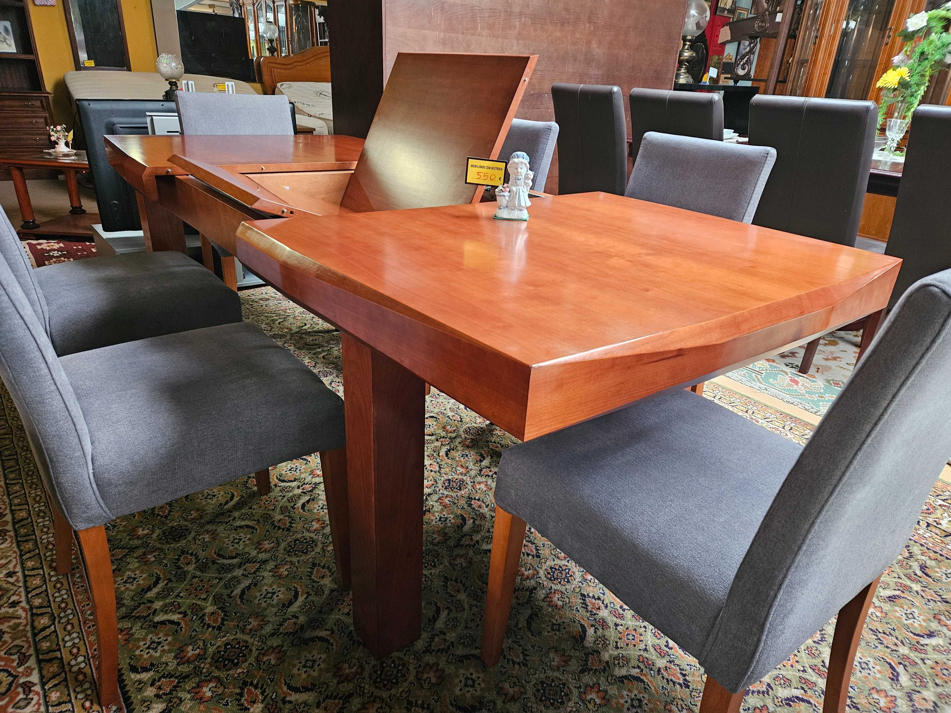 Mesa em madeira maciça - óptimo estado geral - Extensível - Só a