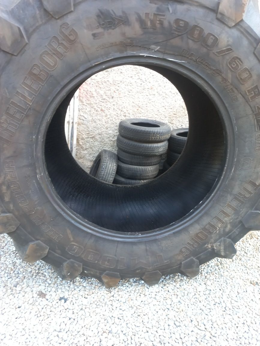 Opona 900/60R 42 Treleborg