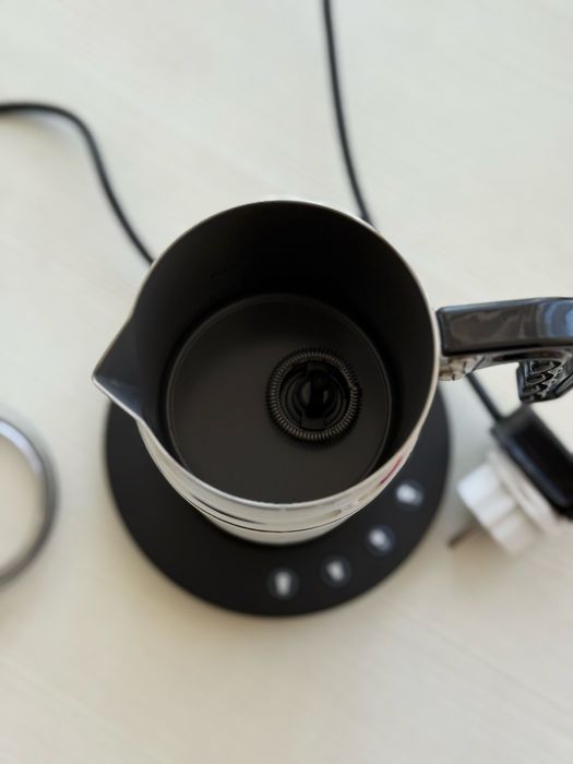 NESPRESSO Aeroccino 4 Капучинатор вспінювач подігрів молока для кави