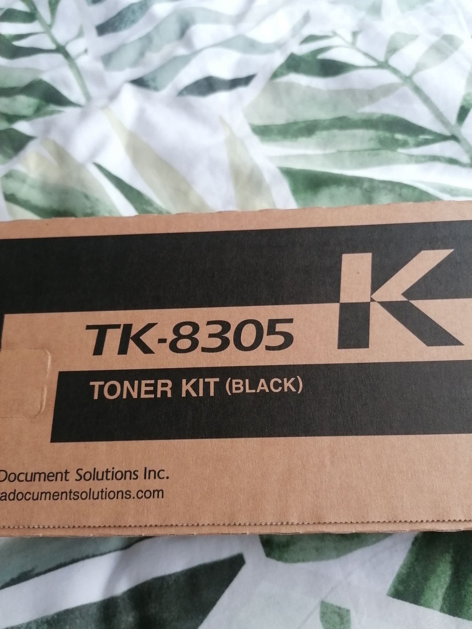 Toner kyocera tk 8305 czarny i czerwony