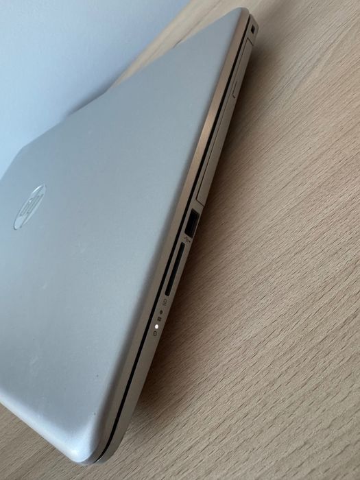 Laptop HP srebrny