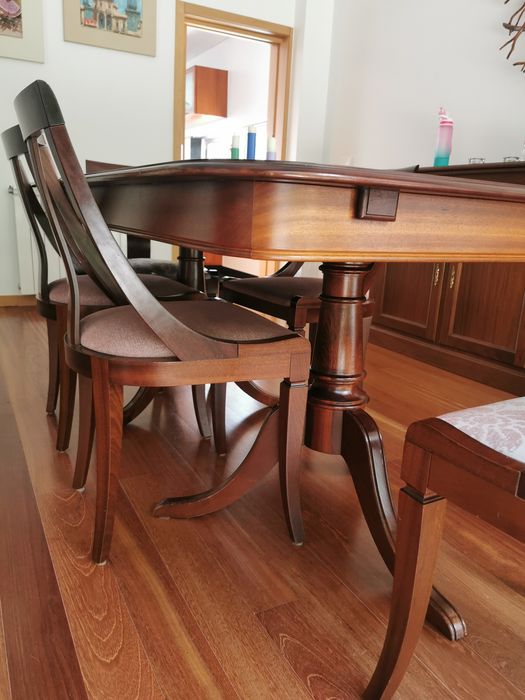 Vendo mesa de jantar extensível e 8 cadeiras