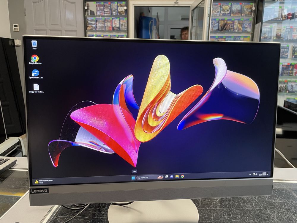 Super kompik lenovo z monitorem aio 520 8gb 256 ssd i3-7gen win 11