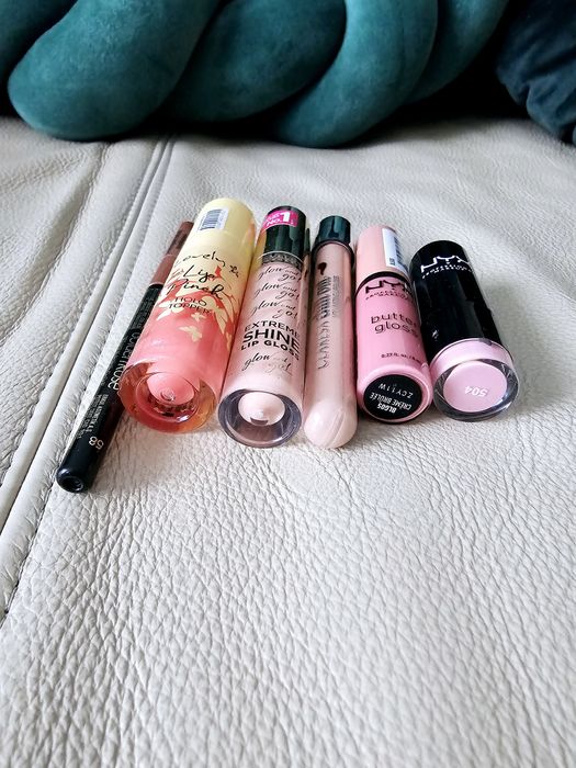 Szminki i błyszczyki zestaw + kredka gratis