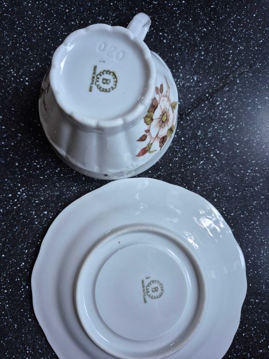 Bolesławiec Filiżanki porcelanowe ze spodeczkami