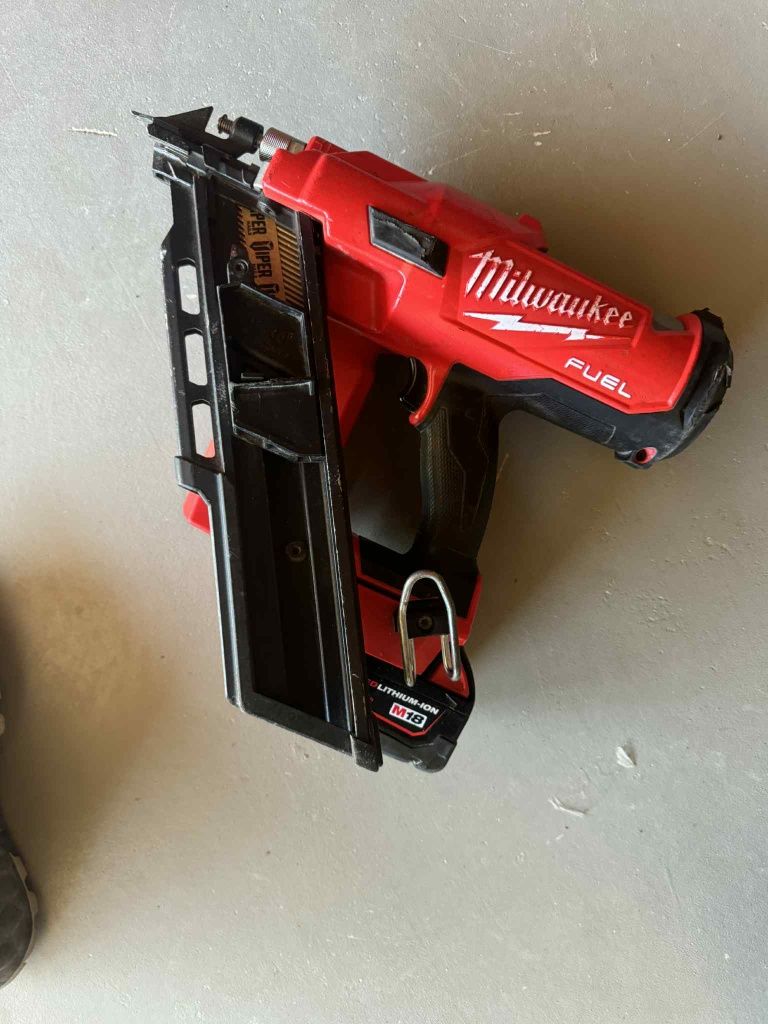 Gwoździarka Milwaukee M18 FFN sprawna gwarancja