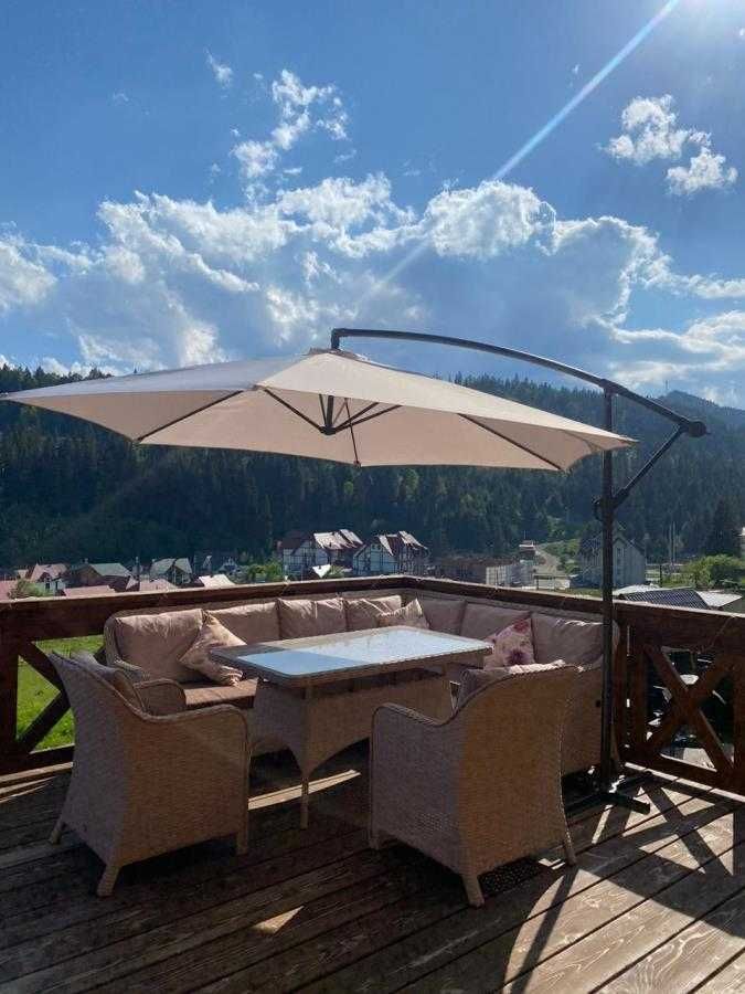 Продаж елітного особняка з басейном в Буковелі